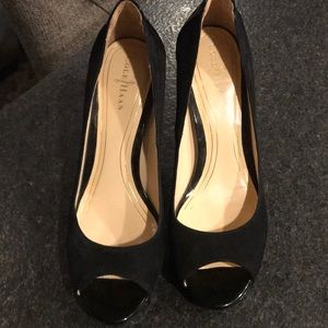 Colehaan black suede w patent heels